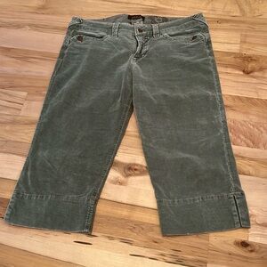 Bella Dahl Women’s Green Corduroy Capri Pants